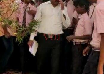 ವರ್ಗಾವಣೆಗೊಂಡ ಶಿಕ್ಷಕನಿಗೆ ವಿಧ್ಯಾರ್ಥಿಗಳಿಂದ ಕಣ್ಣೀರಿನ ಬಿಳ್ಕೋಡಿಗೆ.