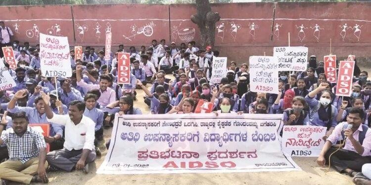 ಅತಿಥಿ ಉಪನ್ಯಾಸಕರ ಬೇಡಿಕೆ ಈಡೇರಿಸಲು ಒತ್ತಾಯ