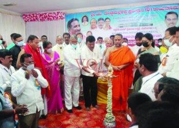 ಉಚಿತ ಆರೋಗ್ಯ ಶಿಬಿರಕ್ಕೆ ಚಾಲನೆ ನೀಡಿದ ಮಂತ್ರಾಲಯ ಶ್ರೀಗಳು