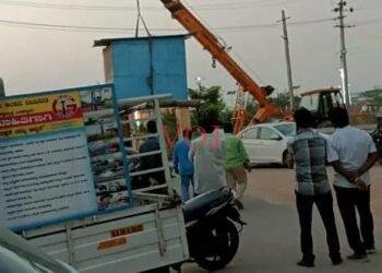 ಅನಧಿಕೃತ ಶೆಡ್ ತೆರವುಗೊಳಿಸಿದ ಜೆಸ್ಕಾಂ ಇಲಾಖೆ