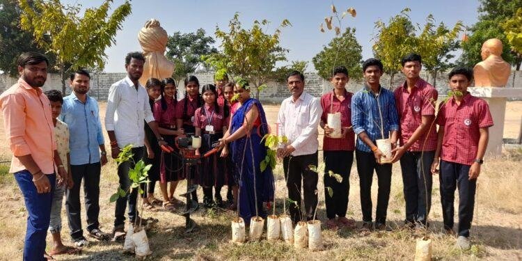 ಪ್ರಕೃತಿ ಫೌಂಡೇಶನ್ ನಿಂದ ಸಸಿ ನೆಡುವ ಕಾರ್ಯಕ್ರಮ.