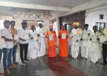 ಸಿದ್ದರಾಮನಂದ ಸ್ವಾಮಿಗಳಿಂದ ಕರ ಪತ್ರ ಬಿಡುಗಡೆ.