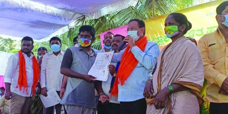 ಸರಕಾರದ ಸೌಲಭ್ಯ ಮನೆಬಾಗಿಲಿಗೆ-ಡಾ.ಶಿವರಾಜ್ ಪಾಟೀಲ್.