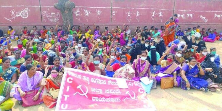 ಅಂಗನವಾಡಿ ಕೇಂದ್ರಗಳನ್ನು LKG & UKG ಕೇಂದ್ರಗಳಾಗಿ ಪರಿವರ್ತಿಸಲು ಒತ್ತಾಯ: