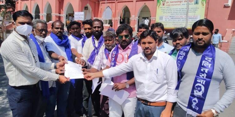 ನ್ಯಾಯಾಧೀಶರ ವಜಾಕ್ಕೆ ದಲಿತ ಸೇನೆ ಆಗ್ರಹ: