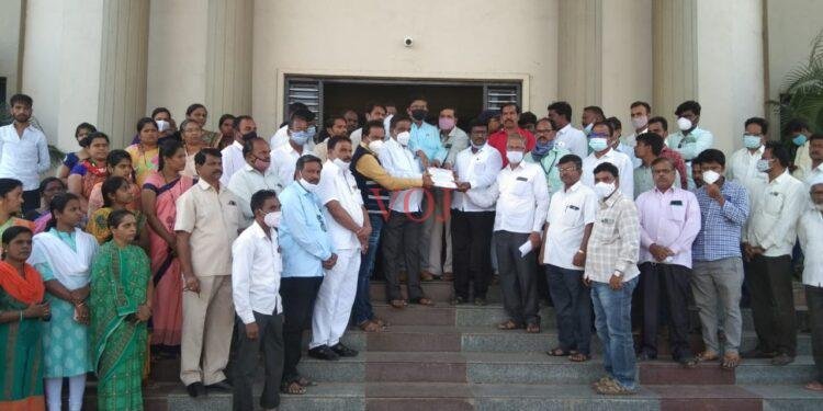 ತಹಶೀಲ್ದಾರರ ಮೇಲೆ ಹಲ್ಲೆ ಖಂಡನೀಯ: