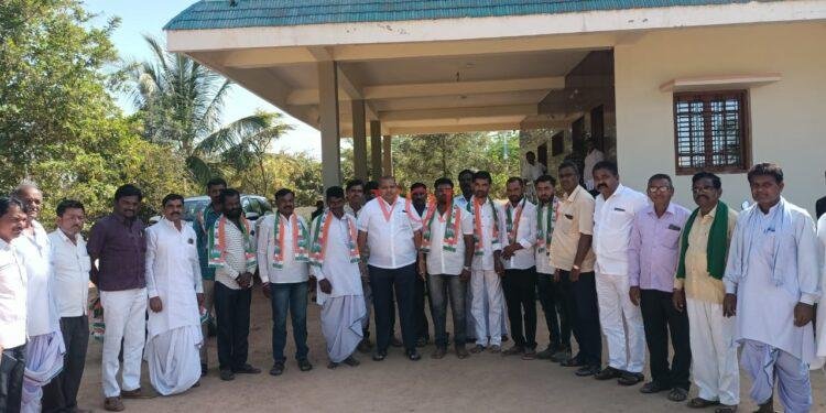 ಬಿಜೆಪಿ ಜೆಡಿಎಸ್ ತೊರೆದು ಕಾಂಗ್ರೆಸ್ ಪಕ್ಷಕ್ಕೆ ಸೇರ್ಪಡೆಯಾದ ಜಂಗೀರಾಂಪೂರ ತಾಂಡಾ ನಿವಾಸಿಗಳು: