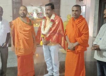 ಸಿದ್ದರಾಮನಂದ ಸ್ವಾಮಿಗಳಿಂದ ಶರಣಯ್ಯಗೆ ಸನ್ಮಾನ