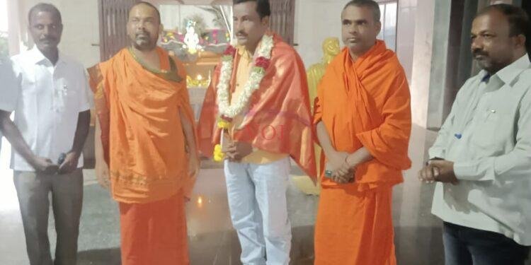 ಸಿದ್ದರಾಮನಂದ ಸ್ವಾಮಿಗಳಿಂದ ಶರಣಯ್ಯಗೆ ಸನ್ಮಾನ
