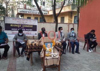 ನ್ಯಾಯಾಧೀಶರು, ವಕೀಲರು, ಕೊರ್ಟ ಸಿಬ್ಬಂದಿಯಿಂದ ಸ್ವಚ್ಚತಾ ಕಾರ್ಯಕ್ರಮ..