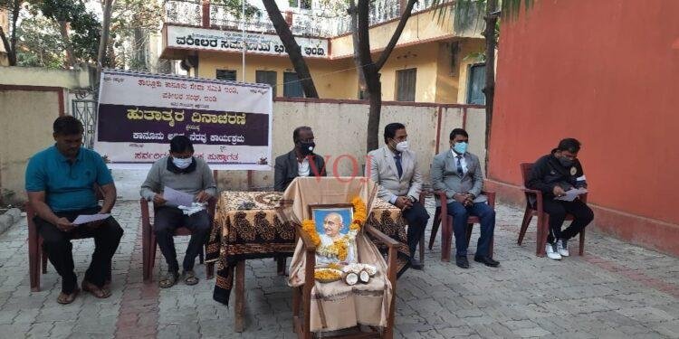 ನ್ಯಾಯಾಧೀಶರು, ವಕೀಲರು, ಕೊರ್ಟ ಸಿಬ್ಬಂದಿಯಿಂದ ಸ್ವಚ್ಚತಾ ಕಾರ್ಯಕ್ರಮ..