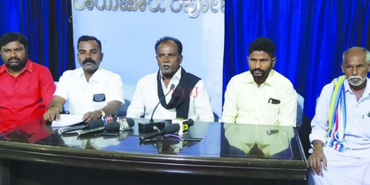 ಭೂ ಮತ್ತು ಗಣಿ ವಿಜ್ಞಾನಿ ಅಧಿಕಾರಿ ವಿಶ್ವನಾಥ್ ವಿರುದ್ಧ ದೂರು