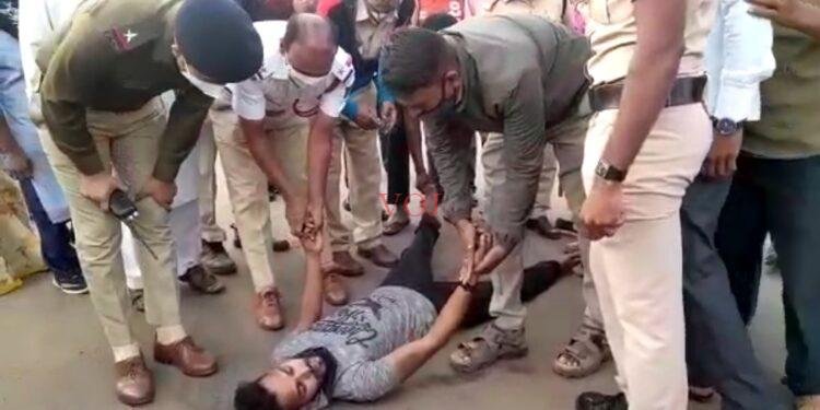 ಮಾನವೀಯತೆ ಮೆರೆದ ಗಂಡುಮೆಟ್ಟಿನ ಪೊಲೀಸರು…