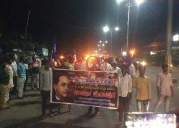 ಸಂವಿಧಾನ ಶಿಲ್ಪಿಗೆ ಅವಮಾನ ಖಂಡಿಸಿ, ಇಂಡಿ ಪಟ್ಟಣದಲ್ಲಿ ಪಂಜಿನ ಮೆರವಣಿಗೆ..