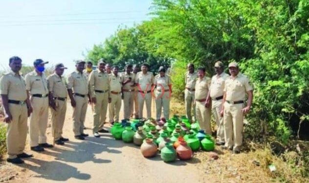 ಕಳ್ಳಬಟ್ಟಿ ಸಾರಾಯಿ ಅಡ್ಡೆ ಮೇಲೆ ಅಬಕಾರಿ ಅಧಿಕಾರಿಗಳ ದಾಳಿ: