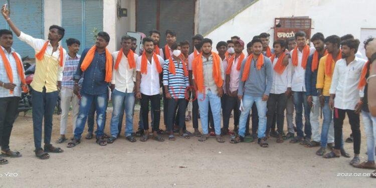 ರಾಯಚೂರಿಗೂ ಕಾಲಿಟ್ಟ ಹಿಜಬ್ ಕೇಸರಿ ಶಾಲು ವಿವಾದ: