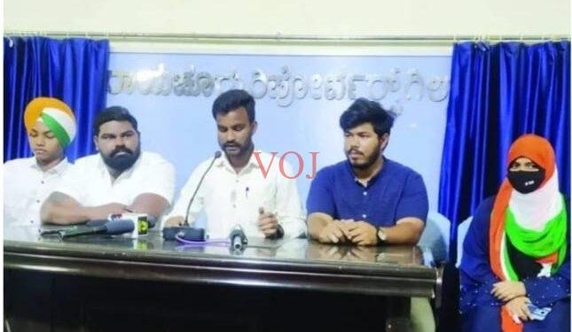 ಹಿಜಾಬ್ ಧರಿಸಬಾರದು ಎಂಬ ಆದೇಶ ಹೊರಡಿಸಲಾದ ಆದೇಶವನ್ನು ಹಿಂಪಡೆಯಲು ಒತ್ತಾಯ: