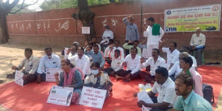 ಸೈನಿಕನ ತಾಯಿ ಕೊಲೆ ಪ್ರಕರಣ: ಜಿಲ್ಲಾಧಿಕಾರಿಗಳಿಗೆ ಮನವಿ: