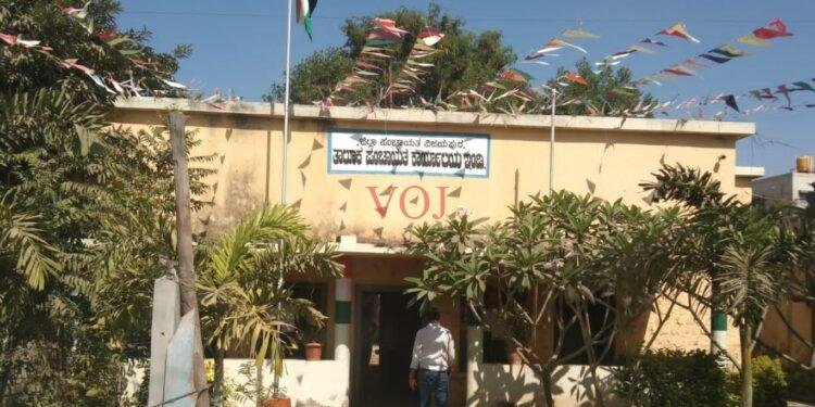 ವಿವಿಧ ಬೇಡಿಕೆ ಪೂರೈಕೆ ಒತ್ತಾಯಿಸಿ ಗ್ರಾಮ ಪಂಚಾಯತ್ ನೌಕರರ ಮನವಿ..