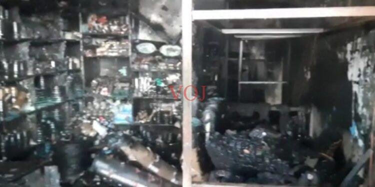 ಶಾರ್ಟ್ ಸರ್ಕ್ಯೂಟ್‌ನಿಂದ ಎಲೆಕ್ಟ್ರಾನಿಕ್ ಅಂಗಡಿಗೆ ಬೆಂಕಿ: