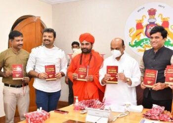 ‘ಏನ್ಷಿಯೆಂಟ್ ಸೀಕ್ರೆಟ್ಸ್ ಟು ರಿವರ್ಸ್  ಡಯಾಬಿಟೀಸ್’  ಕೃತಿ ಬಿಡುಗಡೆ ಮಾಡಿದ ಸಿಎಂ ಬಸವರಾಜ ಬೊಮ್ಮಾಯಿ..