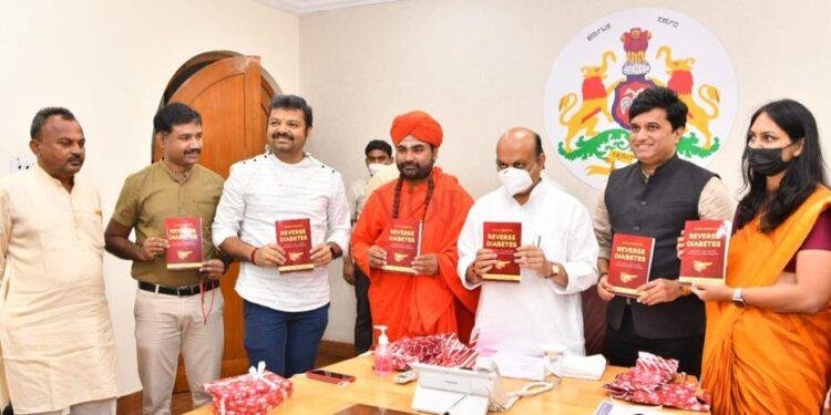 ‘ಏನ್ಷಿಯೆಂಟ್ ಸೀಕ್ರೆಟ್ಸ್ ಟು ರಿವರ್ಸ್ ಡಯಾಬಿಟೀಸ್’ ಕೃತಿ ಬಿಡುಗಡೆ ಮಾಡಿದ ಸಿಎಂ ಬಸವರಾಜ ಬೊಮ್ಮಾಯಿ..