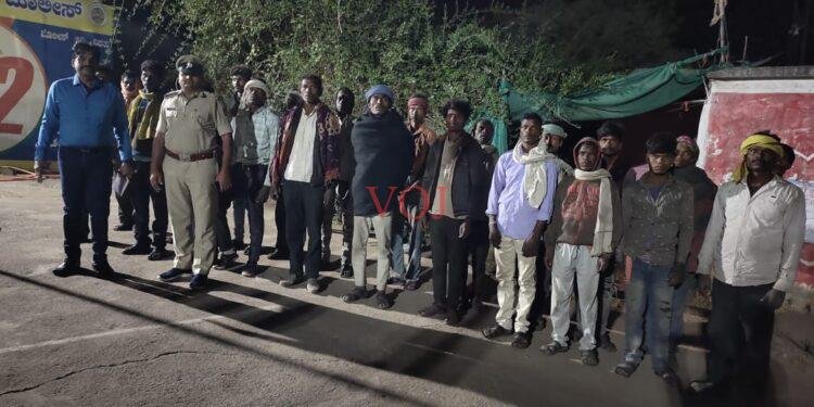 40ಕ್ಕೂ ಅಧಿಕ ಮಧ್ಯಪ್ರದೇಶ ಕಾರ್ಮಿಕರನ್ನು ರಕ್ಷಿಸಿದ ಇಂಡಿ ಪೊಲೀಸರು..
