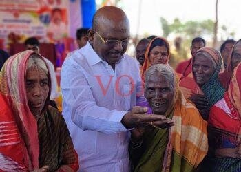 ರಾಯನಕೇರಿ ದೊಡ್ಡಿಗೆ ವಿದ್ಯುತ್ ಸಂಪರ್ಕ ಕಲ್ಪಿಸಿದ ಮಾಜಿ ಶಾಸಕ: