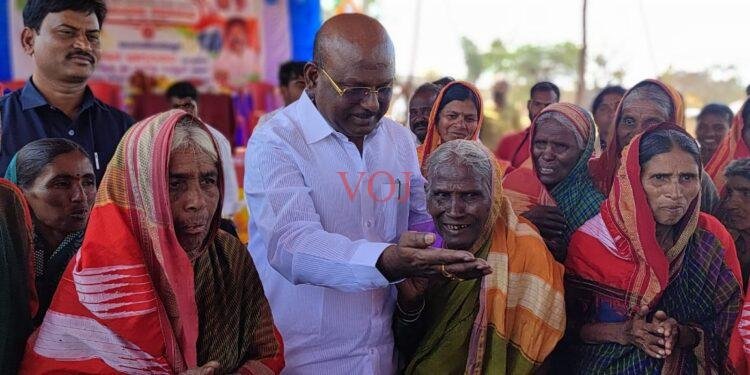 ರಾಯನಕೇರಿ ದೊಡ್ಡಿಗೆ ವಿದ್ಯುತ್ ಸಂಪರ್ಕ ಕಲ್ಪಿಸಿದ ಮಾಜಿ ಶಾಸಕ: