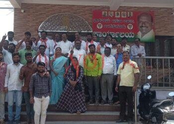 ಪಂಚರಾಜ್ಯ ಚುನಾವಣೆ; ಪಟಾಕಿ ಸಿಡಿಸಿ ಸಿಹಿ ಹಂಚಿ ಸಂಭ್ರಮಿಸಿದ ಬಿಜೆಪಿ ಕಾರ್ಯಕರ್ತರು: