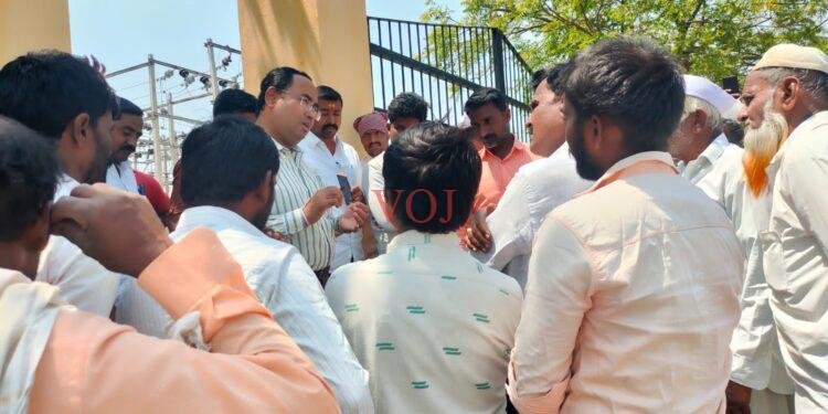 ವಿದ್ಯುತ್ ಪೂರೈಕೆ ಮಾಡುವಂತೆ ರೈತರಿಂದ ವಿದ್ಯುತ್ ಕಛೇರಿಗೆ ಮುತ್ತಿಗೆ