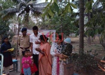 ಅನಾಥಾಶ್ರಮದ ಮಕ್ಕಳಿಗೆ ದಿನಸಿ ಸಾಮಾಗ್ರಿಗಳನ್ನು ವಿತರಿಸಿದ ಮೋಕ್ಷ ಗ್ರಾಮೀಣಾಭಿವೃದ್ಧಿ ಶಿಕ್ಷಣ ಸಂಸ್ಥೆ