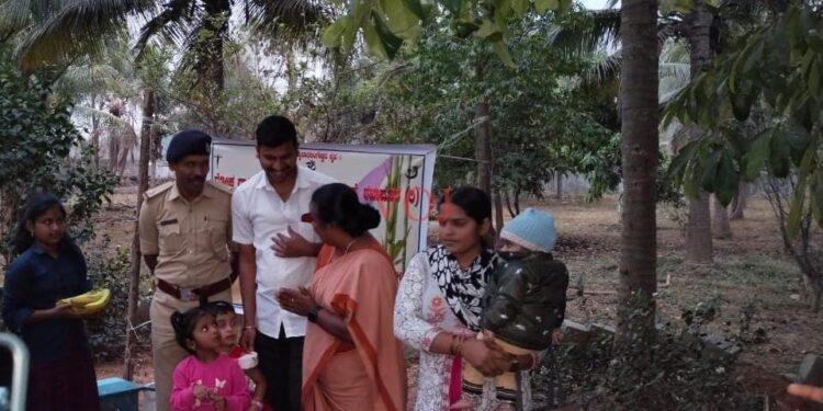 ಅನಾಥಾಶ್ರಮದ ಮಕ್ಕಳಿಗೆ ದಿನಸಿ ಸಾಮಾಗ್ರಿಗಳನ್ನು ವಿತರಿಸಿದ ಮೋಕ್ಷ ಗ್ರಾಮೀಣಾಭಿವೃದ್ಧಿ ಶಿಕ್ಷಣ ಸಂಸ್ಥೆ