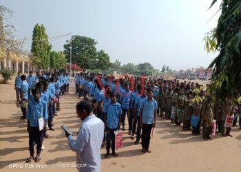 SSLC ಪರೀಕ್ಷೆ; ಪರೀಕ್ಷಾ ಕೇಂದ್ರಗಳಿಗೆ ಆಗಮಿಸಿದ ವಿದ್ಯಾರ್ಥಿಗಳು: