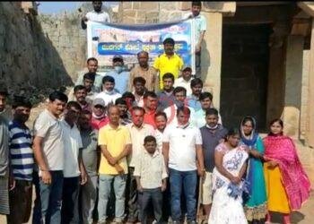 ಐತಿಹಾಸಿಕ ಮುದಗಲ್ ಕೋಟೆ ಸ್ವಚ್ಛತೆಗೊಳಿಸಿದ ಸ್ನೇಹಿತರ ಬಳಗ.