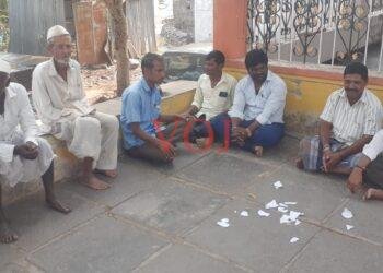 ಜಾತಿ ಪ್ರಮಾಣ ಪತ್ರ ಹರಿದು ಹಾಕಿ ಸರಕಾರದ ವಿರುದ್ಧ ಅಕ್ರೋಷ..