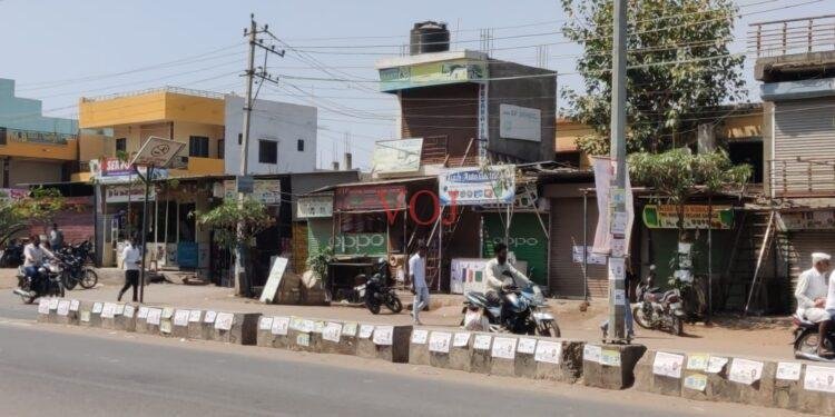 ಇಂಡಿ ಪಟ್ಟಣದಲ್ಲಿ ಅಂಗಡಿ- ಮುಂಗಟ್ಟುಗಳು ಬಂದ್ !