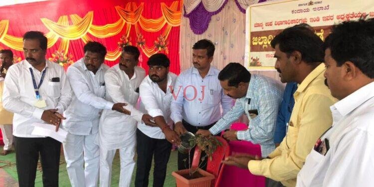 ನಿಂಬೆ ನಾಡಿನ ಮಿರಗಿ ಗ್ರಾಮದಲ್ಲಿ ಜಿಲ್ಲಾಧಿಕಾರಿಗಳ ನಡೆ ಹಳ್ಳಿಯ ಕಡೆ ಚಾಲನೆ : ರಾಮಚಂದ್ರ ಗಡಾದೆ, ಉಪ ವಿಭಾಗ ಅಧಿಕಾರಿ.