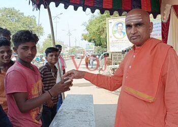 ನಡೆದಾಡುವ ದೇವರ 115 ನೇ ಜಯಂತಿಯ ಅಂಗವಾಗಿ ಮಜ್ಜಿಗೆ ವಿತರಣೆ: