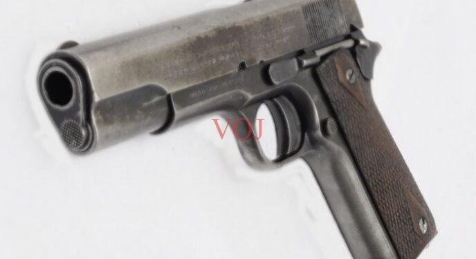 ಪಿಸ್ತೂಲ್ನೊಂದಿಗೆ ಸಿಕ್ಕಿಬಿದ್ದ ಯುವತಿ: