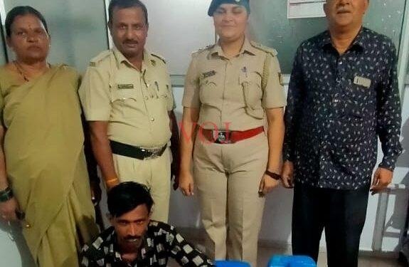 ಅಕ್ರಮವಾಗಿ ಮದ್ಯ ಸಂಗ್ರಹಿಸಿದ ಮನೆಯ ಮೇಲೆ ಅಬಕಾರಿ ಪೊಲೀಸರು ದಾಳಿ..!