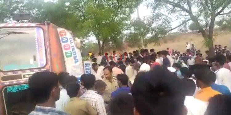 ಬೆಳ್ಳಂಬೆಳಿಗ್ಗೆ ಜವರಾಯನ ಅಟ್ಟಹಾಸ ಸ್ಥಳದಲ್ಲೇ ಅಪ್ಪ – ಮಗನ ದಾರಣ ಸಾವು..!