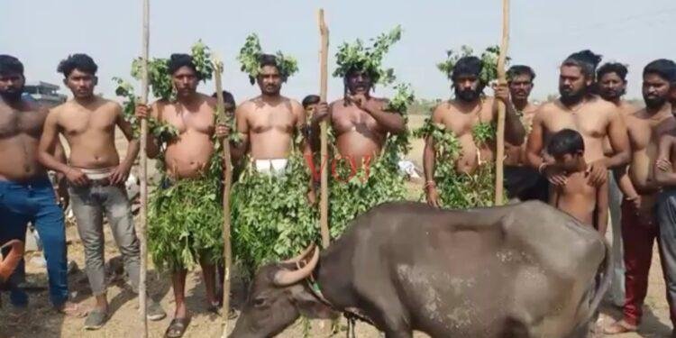 ಕೋಣದ ಮೇಲೆ ಯಮರಾಜ ಪ್ರತ್ಯೇಕ್ಷ ! ಬೊಮ್ಮಾಯಿ ಸರಕಾರದ ವಿರುದ್ದ ಬೃಹತ್ ಪ್ರತಿಭಟನೆ ! ತಿರುಗಿಬಿದ್ದ ತಳವಾರ ಸಮುದಾಯ ! ಏ -18 ಕ್ಕೆ…