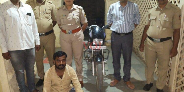 ಅಕ್ರಮವಾಗಿ ಬೈಕ್ನಲ್ಲಿ ಮದ್ಯ ಸಾಗಾಟಕ್ಕೆ ಯತ್ನ: