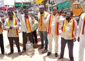 ಕುಡಿಯುವ ನೀರಿಗೆ ಆಗ್ರಹಿಸಿ ಕರವೇ ಪ್ರತಿಭಟನೆ: