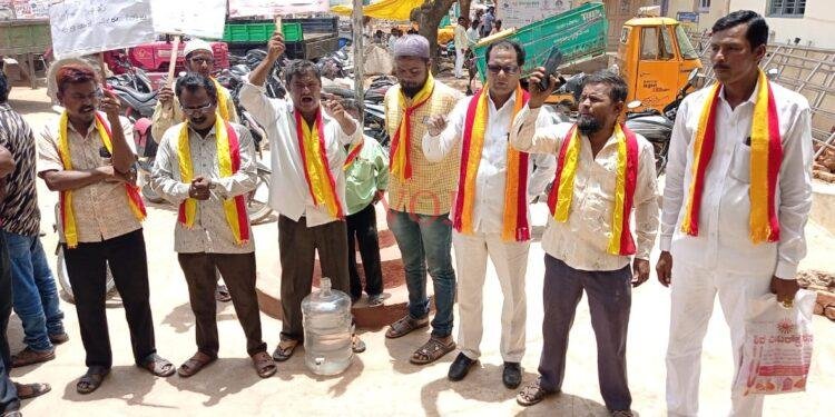 ಕುಡಿಯುವ ನೀರಿಗೆ ಆಗ್ರಹಿಸಿ ಕರವೇ ಪ್ರತಿಭಟನೆ: