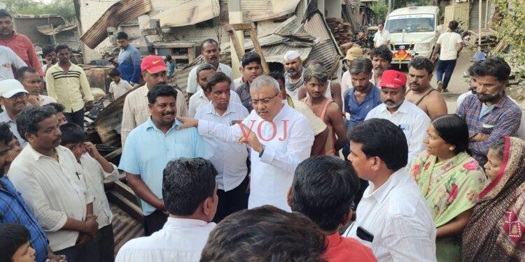 ಸ್ವಾಂತನ ಹೇಳಿ ಲಕ್ಷ ರೂಪಾಯಿ ಸಹಾಯ ಧನ ನೀಡಿದ ಶಾಸಕ ಯಶವಂತರಾಯಗೌಡ ಪಾಟೀಲ್.