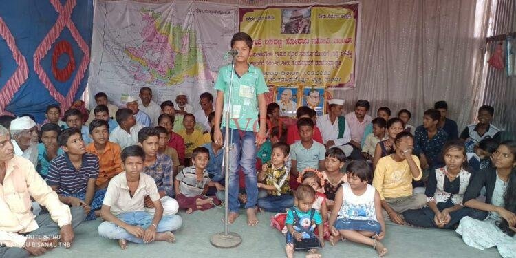 60 ನೇ ದಿನಕ್ಕೆ ಕಾಲಿಟ್ಟ ಗುತ್ತಿ ಬಸವಣ್ಣ ಹೋರಾಟಕ್ಕೆ ತಾಂಬಾ ಗ್ರಾಮದ ಮಕ್ಕಳು ಸಾತ್..!