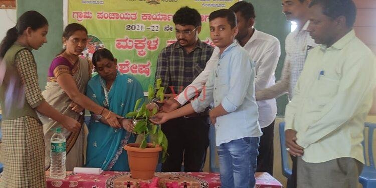 ಶಾಲಾ ಸಮಸ್ಯೆ ನಿವಾರಣೆಗೆ ವಿದ್ಯಾರ್ಥಿಗಳಿಂದ ಪಿಡಿಒಗೆ ಒತ್ತಾಯ: