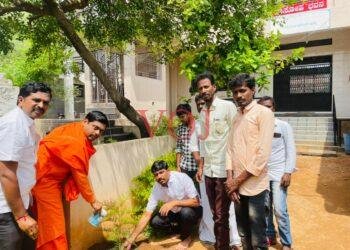 11000 ಸಸಿ ನೆಡುವ ಕಾರ್ಯಕ್ರಮಕ್ಕೆ ವರ ರುದ್ರಮುನಿ ಸ್ವಾಮೀಜಿ ಚಾಲನೆ: